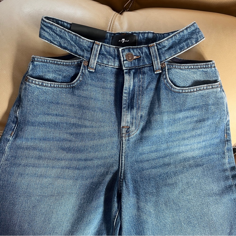 Low Slung Wide Leg Weekend With Cut Out | 7 For All Man Kind - Picture 2 of 3